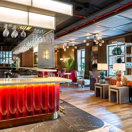 Hotell Radisson Red 4*