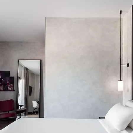 Radisson Red Hotell 4*
