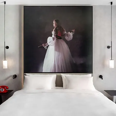 Hotell Radisson Red 4*