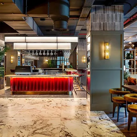 Radisson Red 4*
