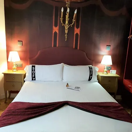 Casual Del Teatro Hotel 2*