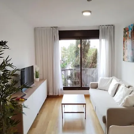 Amplio, Luminoso Y Confortable Cc