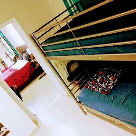 Parsa Homstay Guest house Madrid