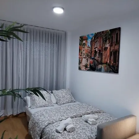 Amplio, Luminoso Y Confortable Cc