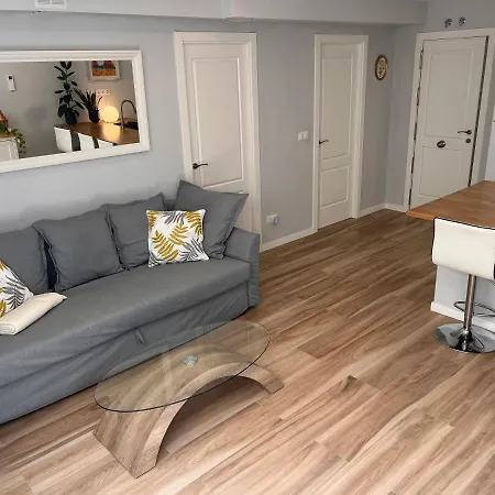 Modern By The Airport-ifema Guest house *