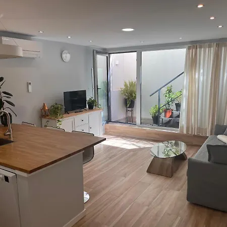 Modern By The Airport-ifema Guest house