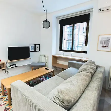 Bright Centric Studio In La Latina *
