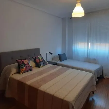 Homestay Habitacion, Muy Amplia Y Luminosa, Muy Cerca Del Centro A 15 Min En El Metro A Sol Y Gran Via *