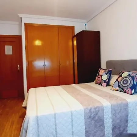 Homestay Habitacion, Muy Amplia Y Luminosa, Muy Cerca Del Centro A 15 Min En El Metro A Sol Y Gran Via *