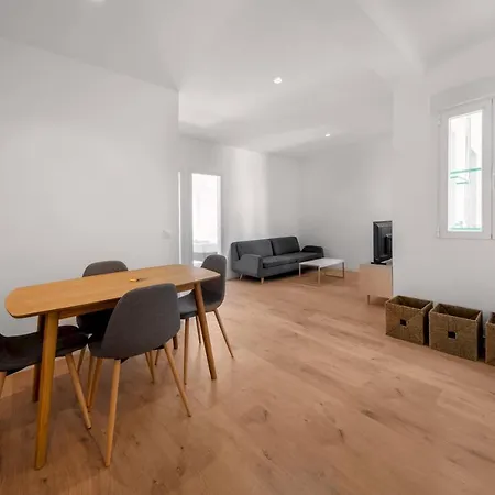 Apartment 2 Bedrooms 1 Bathroom Furnished - Delicias - Bright - Mintystay *
