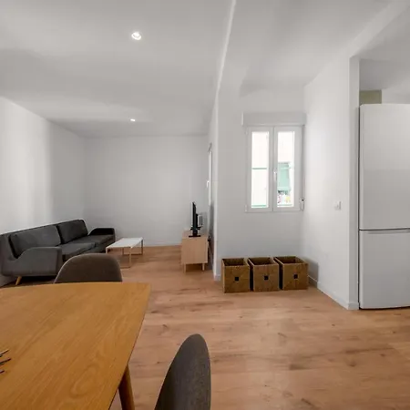 Apartment 2 Bedrooms 1 Bathroom Furnished - Delicias - Bright - Mintystay *