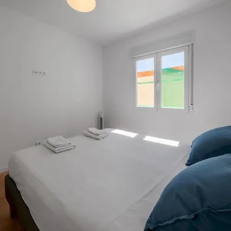 Apartment 2 Bedrooms 1 Bathroom Furnished - Delicias - Bright - Mintystay