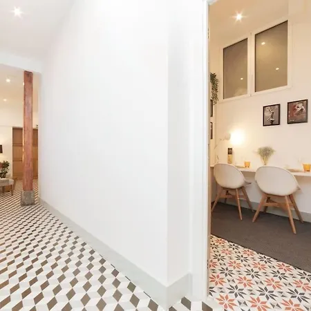 The Golden Lady Apartment *