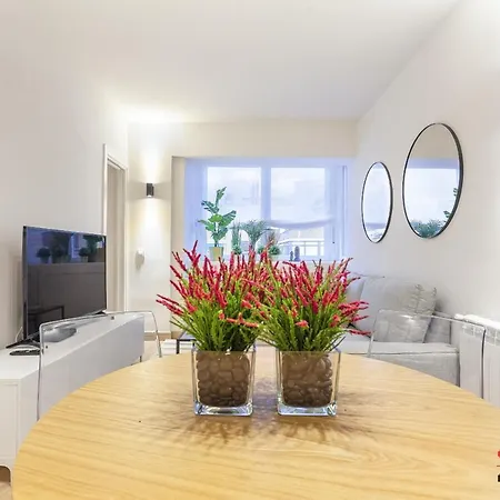 Mit House Puerta De America Iv En *