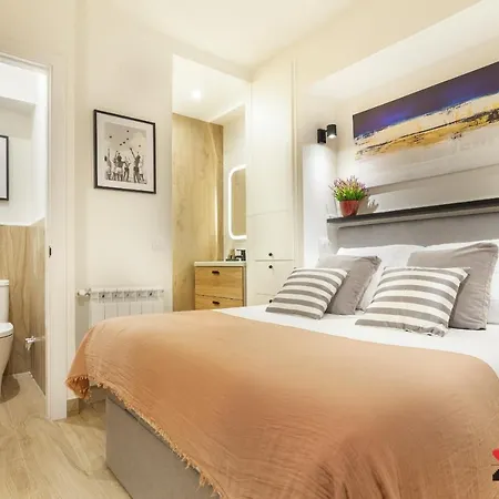 Mit House Puerta De America Iv En * Madrid