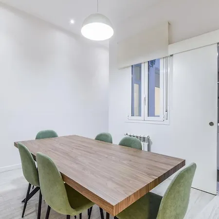 Amplio Apartamento En Malasana Para 6 Personas Apartment *