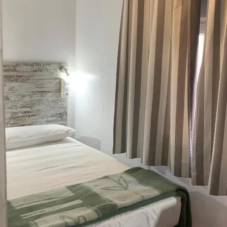 Casa De Huespedes Almansa Madryt