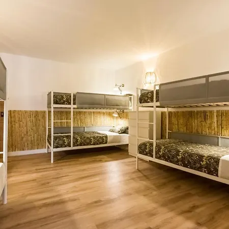 Santo - Coworking - Coliving - Hostal Madrid