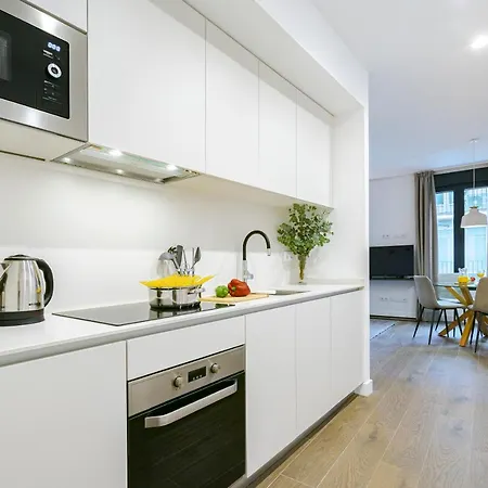 Feelathome Castilla Aparthotel Madrid