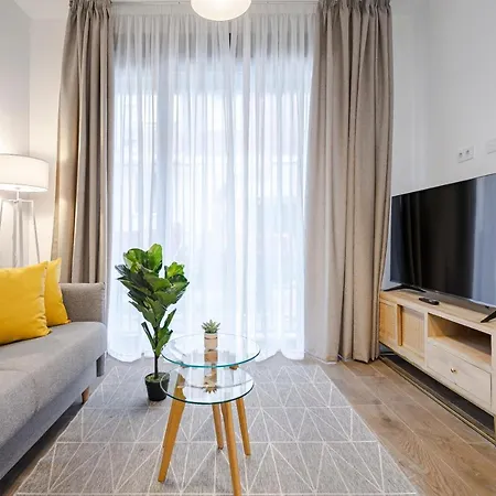 Feelathome Castilla Aparthotel