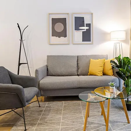 Feelathome Castilla Aparthotel