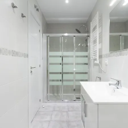 Urbantec Realty - Plaza De Castilla