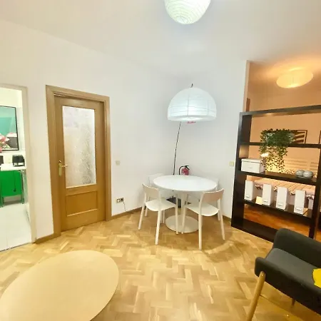 Centro Barrio Embajadores 01 Апартаменты *
