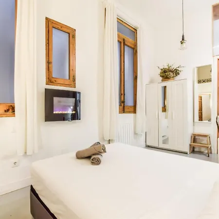 Apartamento En Lavapies De Estilo Industrial Para 5 Personas