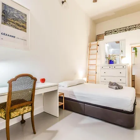 Apartamento En Lavapies De Estilo Industrial Para 5 Personas Madrid
