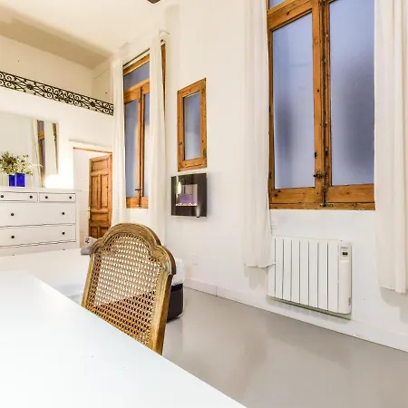 Apartamento En Lavapies De Estilo Industrial Para 5 Personas * Madrid
