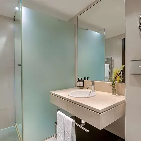 Nh Ribera Del Manzanares Hotel