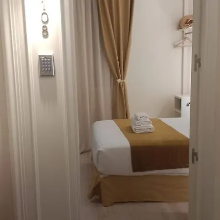 Le Petit Palue-opera Guest house