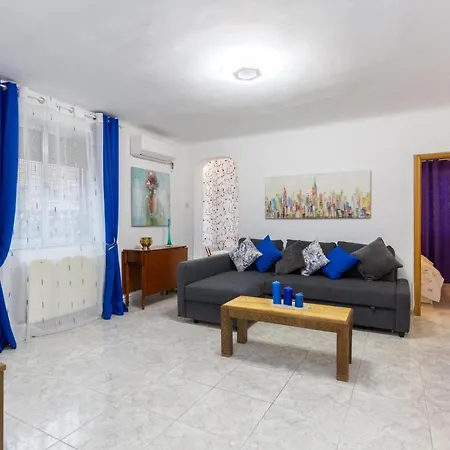 - De Temporada Apartment Madrid
