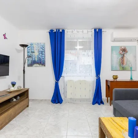 - De Temporada Apartment