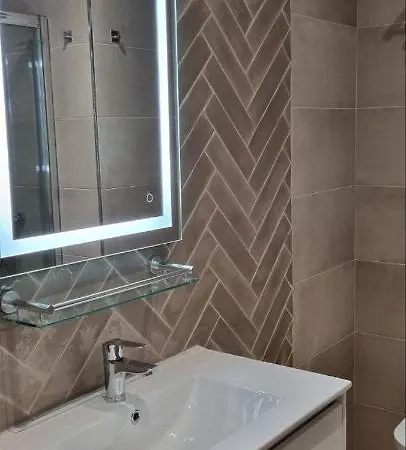 Ch La Petite Maison - Boutique - Casa de hóspedes Madri
