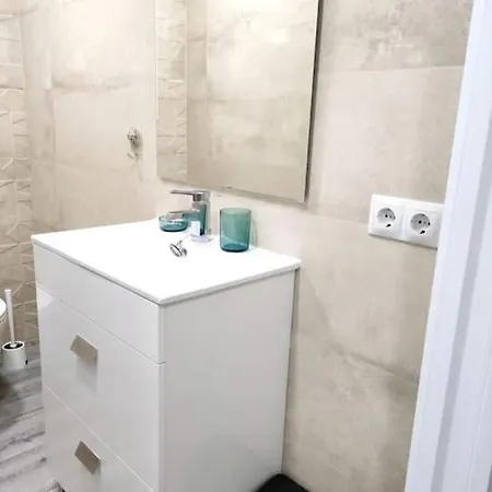Acogedor Familiar En Area Residencial * Madrid