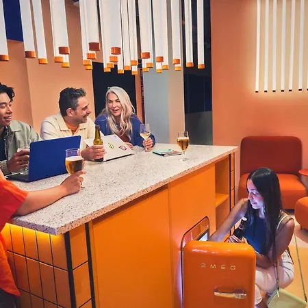 The Social Hub 4*