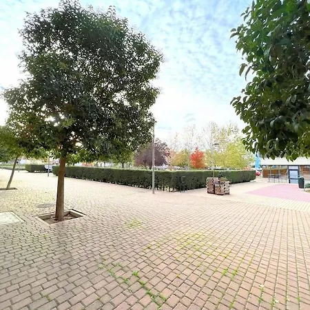 Apartamento Precioso Estudio En Barajas, A Un Paso Del Metro *