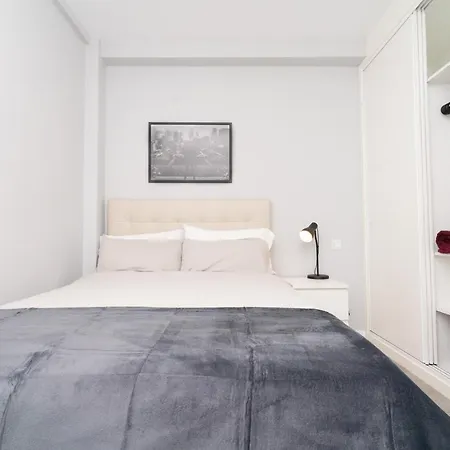 Modern Minimalist 1-bedroom In The Center *