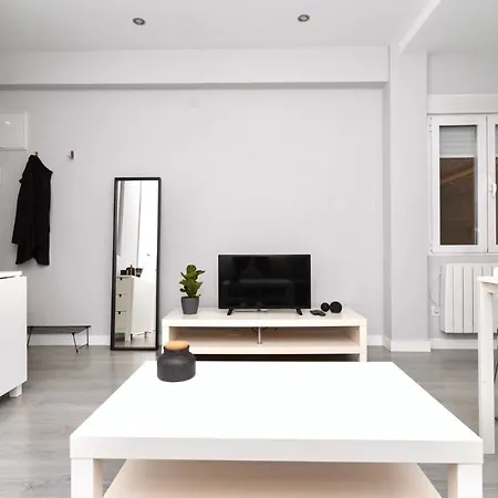 Modern Minimalist 1-bedroom In The Center * Madrid