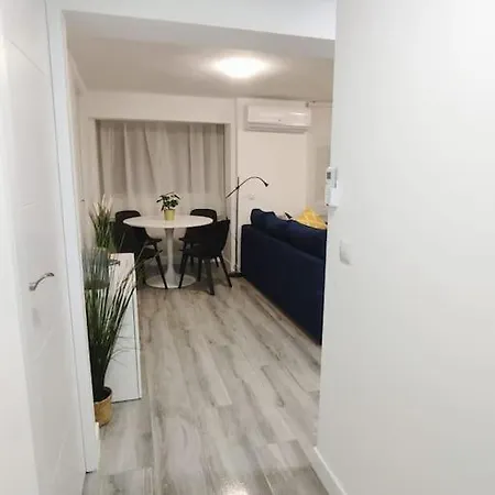 Acogedor Familiar En Area Residencial Apartment