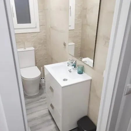 Acogedor Familiar En Area Residencial
