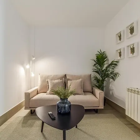 Embajadores Viii Apartment