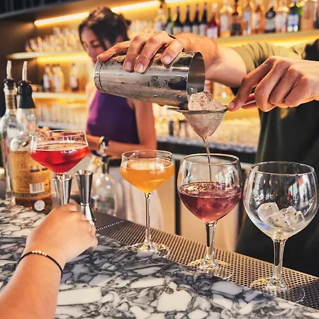 The Social Hub 4*