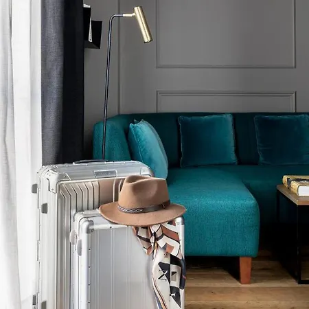 Totem Madrid, A Small Luxury Of The World 4*
