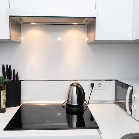 Modern Minimalist 1-bedroom In The Center