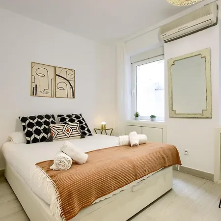 Plaza Espana, Apartment *