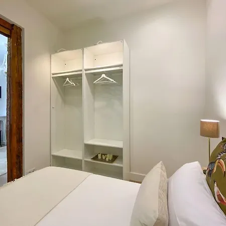 New Lavapies Spacious Flat, 2 Bedrooms And 2 Balconies Apartment *