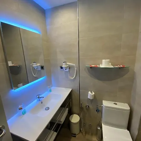 Escuela Hotel 2*