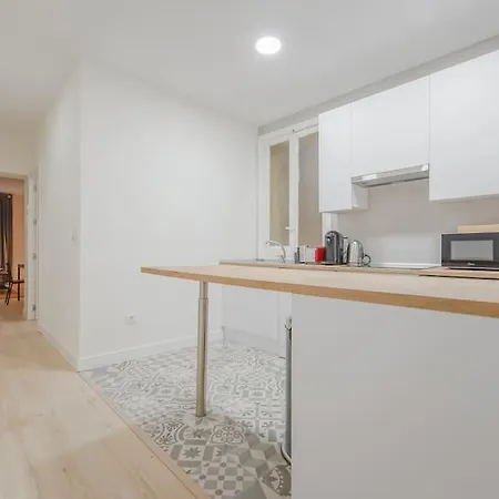 Modern Apt 6px En La Plaza De Tirso De Molina *